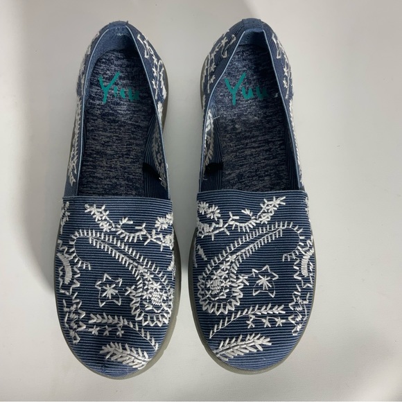Yuu Blue & White Floral Embroidered Slip-On Elastic Padded Footbed Shoe Size 6.5 - Picture 7 of 16